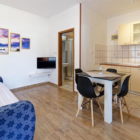 Apartments Exotica By Rent Istria Funtana Exterior photo
