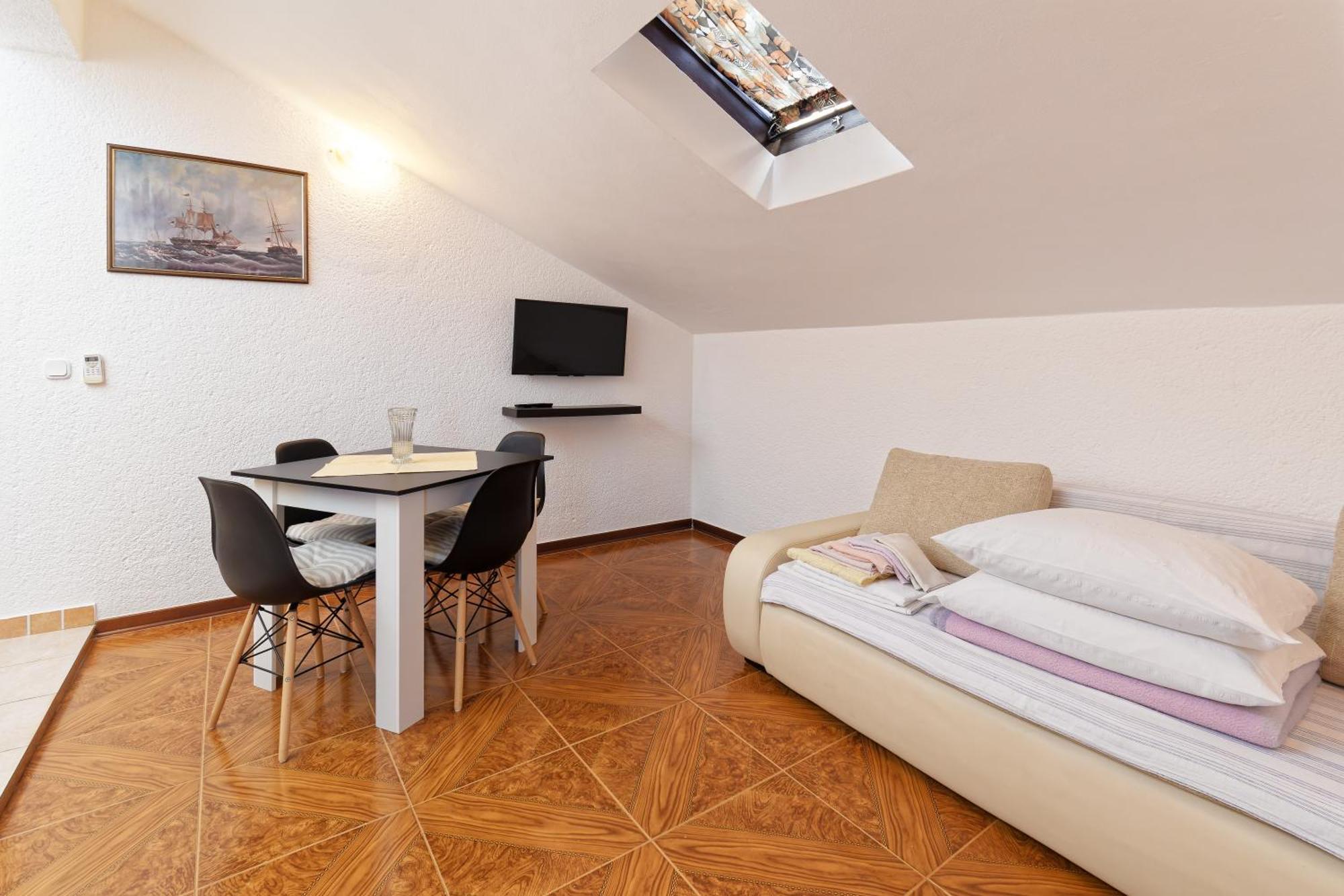 Apartments Exotica By Rent Istria Funtana Exterior photo