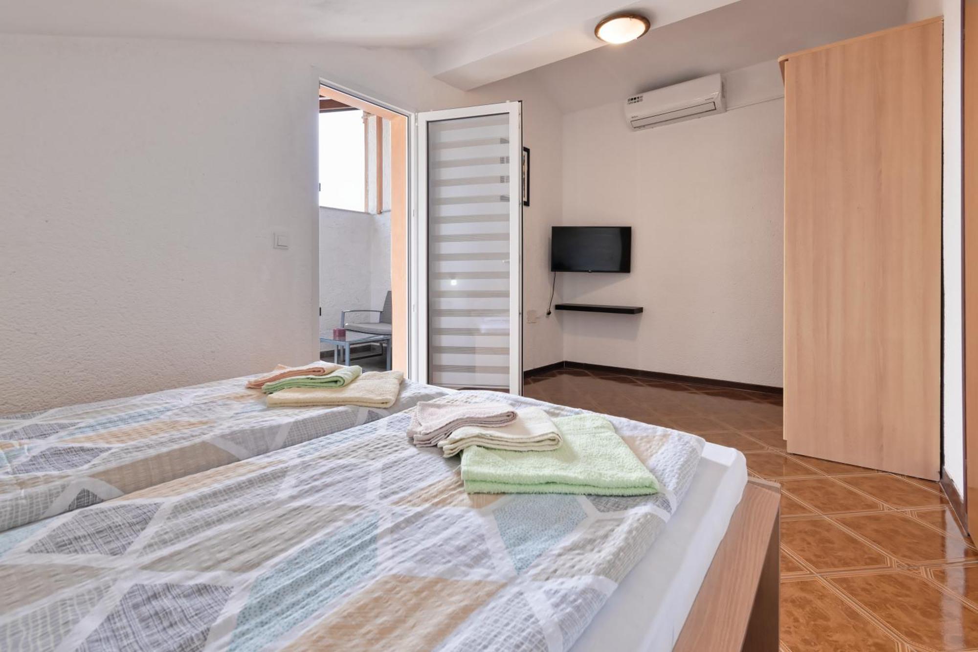 Apartments Exotica By Rent Istria Funtana Exterior photo